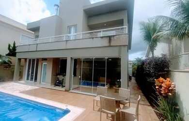 Imagem: A casa em condomínio possui 4 Dormitórios, 5 Banheiros, 4