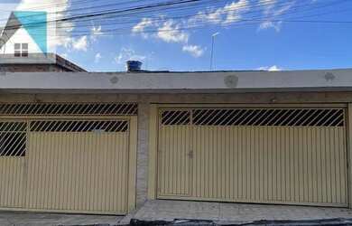 Imagem: A casa possui 2 Dormitórios, 3 Banheiros, 2 Vagas na garagem