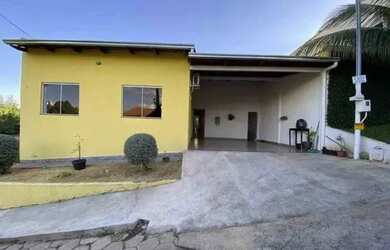 Imagem: A casa possui 2 Dormitórios, 1 Banheiro, 1 Vaga na garagem