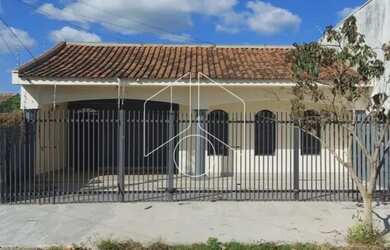 Imagem: A casa possui 4 Dormitórios, 3 Banheiros, 4 Vagas na garagem