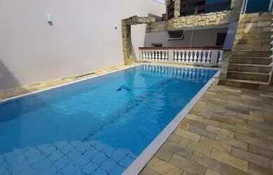 Imagem: A casa possui 5 Dormitórios, 3 Banheiros, 5 Vagas na garagem