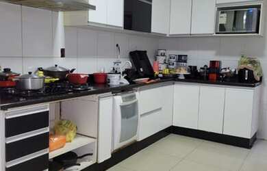 Imagem: A casa possui 4 Dormitórios, 2 Banheiros, 3 Vagas na garagem