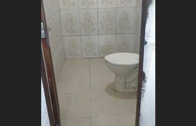 Imagem: A casa possui 3 Dormitórios, 1 Banheiro, Varanda e está localizado