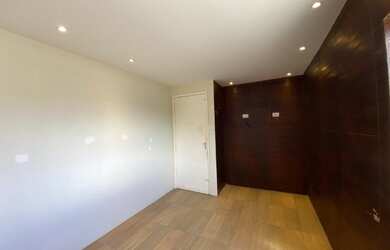 Imagem: O apartamento possui 1 Dormitório, 1 Banheiro, 1 Vaga na garagem