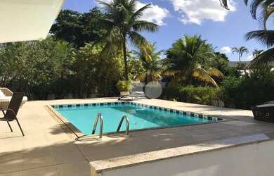 Imagem: A casa em condomínio possui 5 Dormitórios, 5 Banheiros, 5