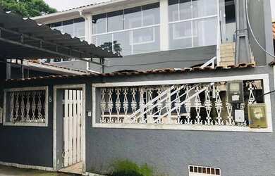 Imagem: A casa possui 2 Dormitórios, 2 Banheiros, 2 Vagas na garagem