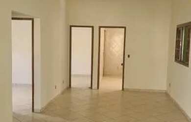 Imagem: O apartamento possui 3 Dormitórios, 1 Banheiro, 5 Vagas na