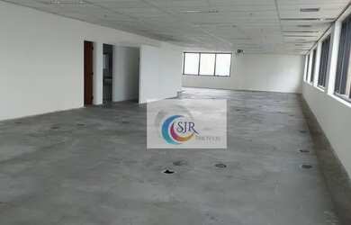 Imagem: O depósito possui 5 Vagas na garagem, 608m² de Área e está