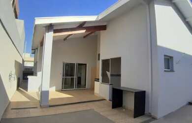 Imagem: A casa em condomínio possui 3 Dormitórios, 3 Banheiros, 5