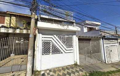 Imagem: A casa possui 5 Dormitórios, 2 Banheiros, 1 Vaga na garagem