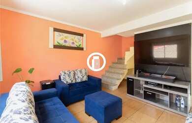 Imagem: A casa possui 3 Dormitórios, 3 Banheiros, 2 Vagas na garagem