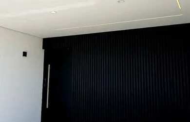 Imagem: A casa em condomínio possui 3 Dormitórios, 1 Banheiro, 2 Vagas