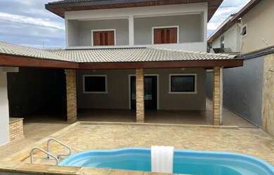 Imagem: A casa à venda possui 5 Dormitórios, 3 Banheiros, 4 Vagas