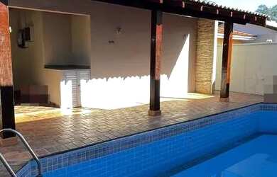 Imagem: A casa em condomínio possui 4 Dormitórios, 2 Banheiros, 2