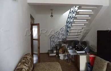 Imagem: A casa possui 3 Dormitórios, 4 Banheiros, 5 Vagas na garagem