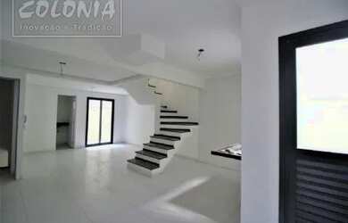 Imagem: A casa possui 3 Dormitórios, 1 Banheiro, 2 Vagas na garagem