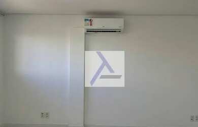 Imagem: O depósito possui 3 Vagas na garagem e 45m² de Área e está