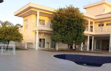 Imagem: A casa em condomínio possui 5 Dormitórios, 5 Banheiros, 5