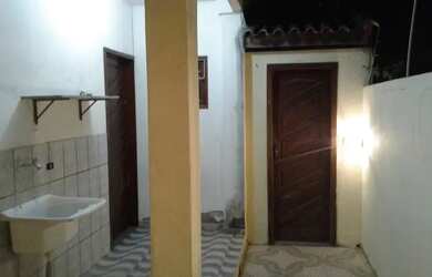 Imagem: A casa possui 2 Dormitórios, 2 Banheiros, 3 Vagas na garagem