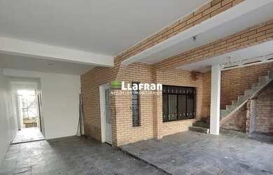 Imagem: A casa possui 4 Dormitórios, 3 Banheiros, 3 Vagas na garagem