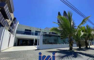 Imagem: A casa possui 5 Dormitórios, 5 Banheiros, 2 Vagas na garagem