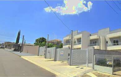 Imagem: A casa possui 3 Dormitórios, 2 Banheiros, 4 Vagas na garagem