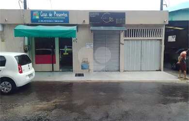 Imagem: A casa possui 3 Dormitórios, 3 Banheiros, 1 Vaga na garagem