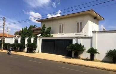 Imagem: A casa possui 5 Dormitórios, 5 Banheiros, 494m² de Área e