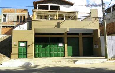 Imagem: A casa possui 2 Dormitórios, 3 Banheiros, 2 Vagas na garagem