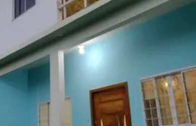 Imagem: A casa possui 2 Dormitórios, 2 Banheiros, 2 Vagas na garagem