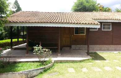 Imagem: A casa possui 3 Dormitórios, 3 Banheiros e 280m² de Área