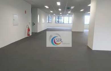 Imagem: O depósito possui 5 Vagas na garagem, 608m² de Área e está