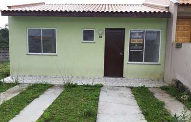 Imagem: A casa em condomínio possui 3 Dormitórios, 1 Banheiro, 2 Vagas