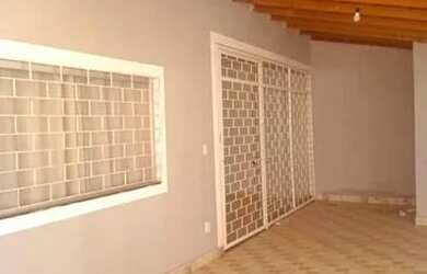 Imagem: A casa possui 2 Dormitórios, 2 Banheiros, 1 Vaga na garagem