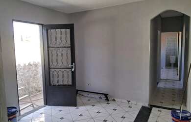 Imagem: A casa possui 2 Dormitórios, 1 Banheiro, 2 Vagas na garagem