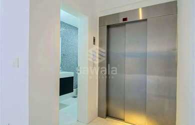 Imagem: A casa possui 5 Dormitórios, 5 Banheiros, 4 Vagas na garagem