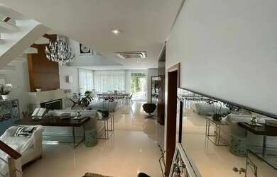 Imagem: A casa em condomínio possui 4 Dormitórios, 2 Banheiros, 4