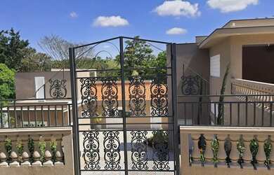 Imagem: A casa em condomínio possui 4 Dormitórios, 5 Banheiros, 4