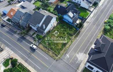 Imagem: O terreno possui 332m² de Área e está localizado em Flores