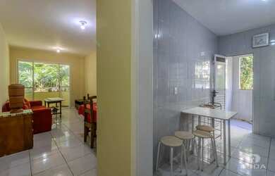 Imagem: O apartamento possui 2 Dormitórios, 1 Banheiro, 1 Vaga na garagem