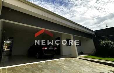 Imagem: A casa possui 3 Dormitórios, 4 Banheiros, 4 Vagas na garagem