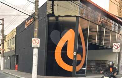 Imagem: O depósito possui 2 Vagas na garagem, 300m² de Área e está