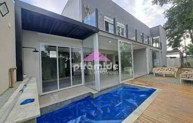 Imagem: A casa em condomínio possui 4 Dormitórios, 2 Banheiros, 2