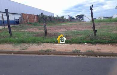 Imagem: O terreno possui 2.150m² de Área e está localizado em Distrito