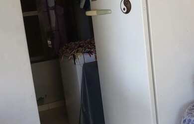 Imagem: A casa possui 3 Dormitórios, 1 Banheiro, 2 Vagas na garagem