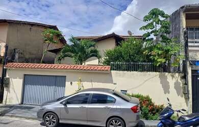 Imagem: A casa possui 5 Dormitórios, 4 Banheiros, 3 Vagas na garagem