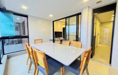 Imagem: O apartamento possui 2 Dormitórios, 2 Banheiros, 2 Vagas na