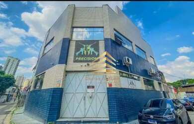 Imagem: O depósito possui 1 Vaga na garagem e 700m² de Área e está