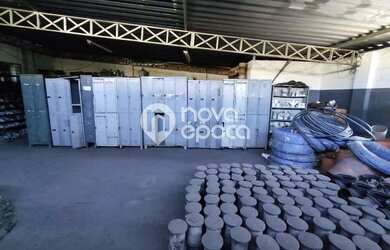 Imagem: O depósito possui 4 Vagas na garagem, 474m² de Área e está