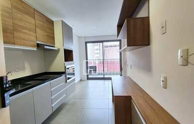 Imagem: O apartamento possui 1 Dormitório, 1 Banheiro, 1 Vaga na garagem